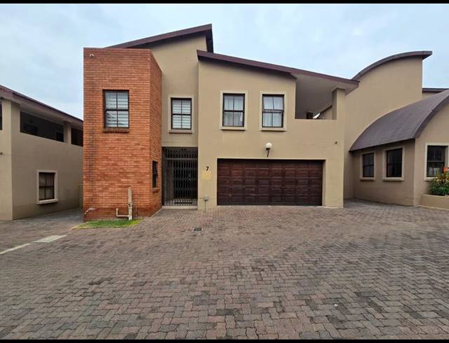 3 BEDROOM CLUSTER FOR SALE IN ALBERANTE